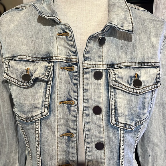 Kut from the Kloth Womens XS Helena Light Wash Denim jacket - Picture 2 of 11
